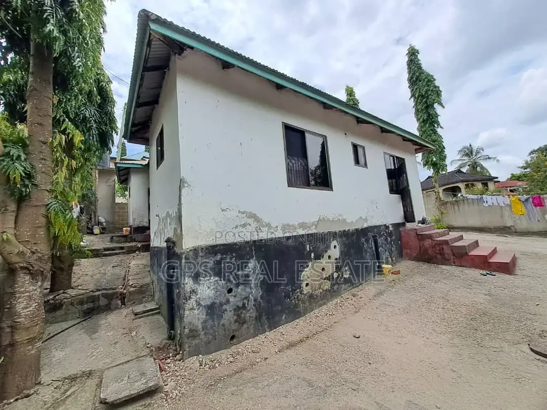 6bdrm Apartment in Kimara Stop Over, Kinondoni for sale in Kinondoni