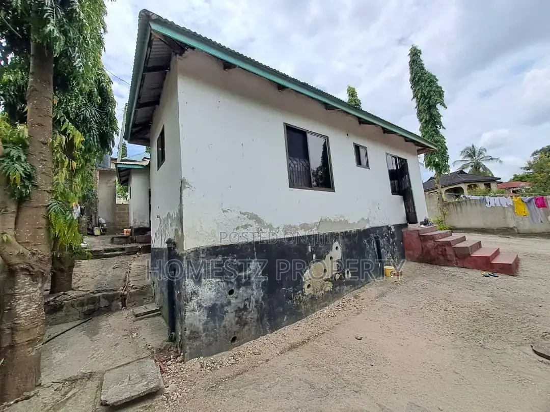 6bdrm Apartment in Kimara Stop Over, Kinondoni for sale in Kinondoni