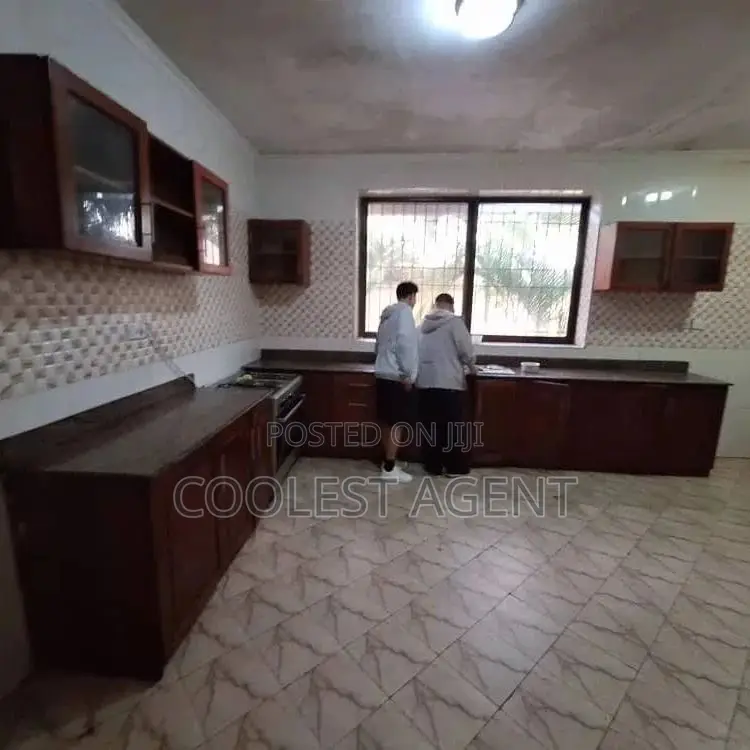 4bdrm Bungalow in Mbezibeach, Kinondoni for rent in Kinondoni