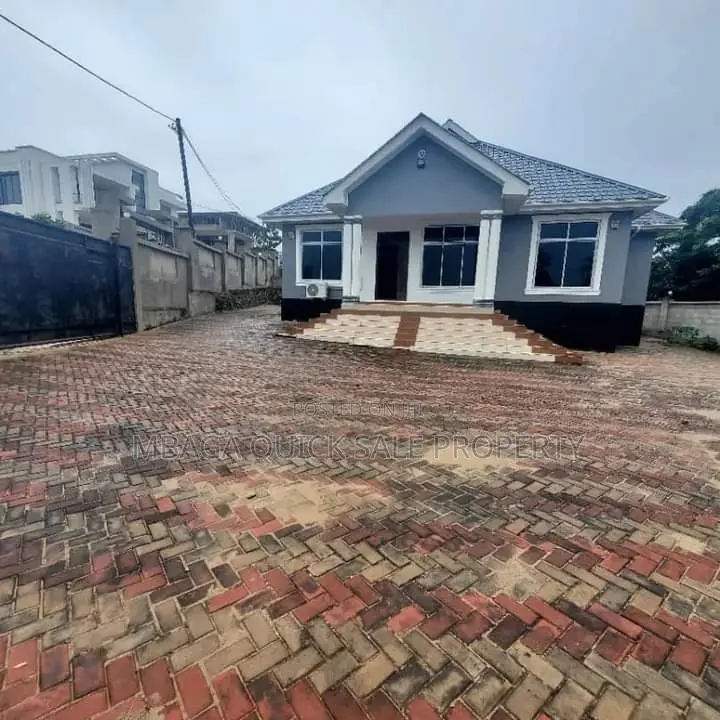 4bdrm Bungalow in Goba for rent in Goba