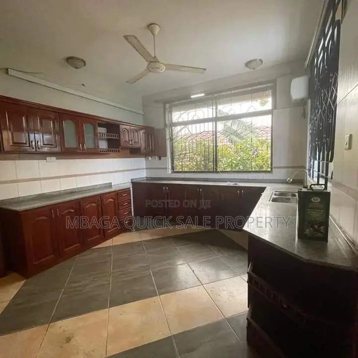 4bdrm House in Tegeta  Wazo, Kunduchi for rent in Kunduchi