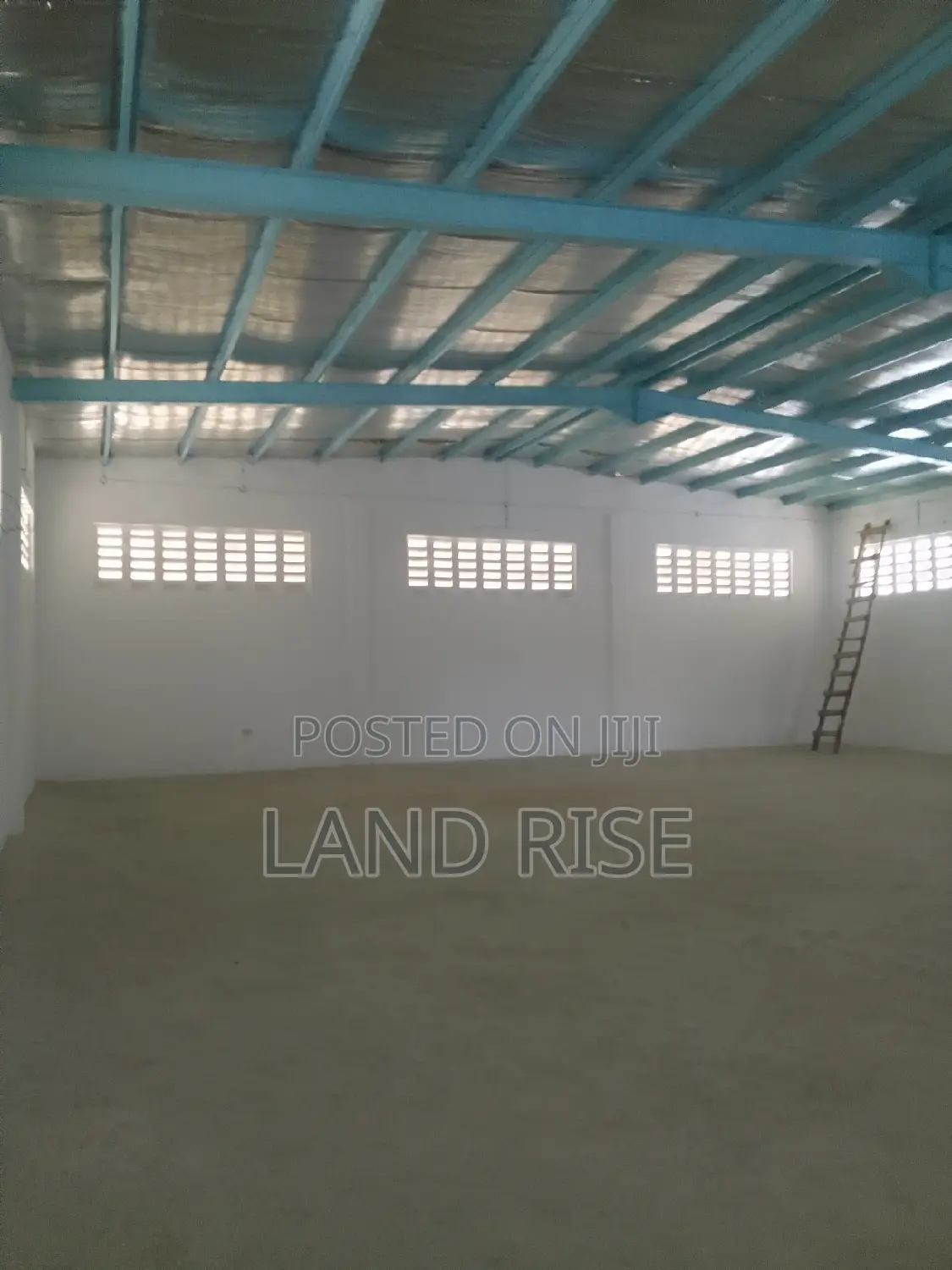 300 SQM Warehouse in Tazara in Vingunguti