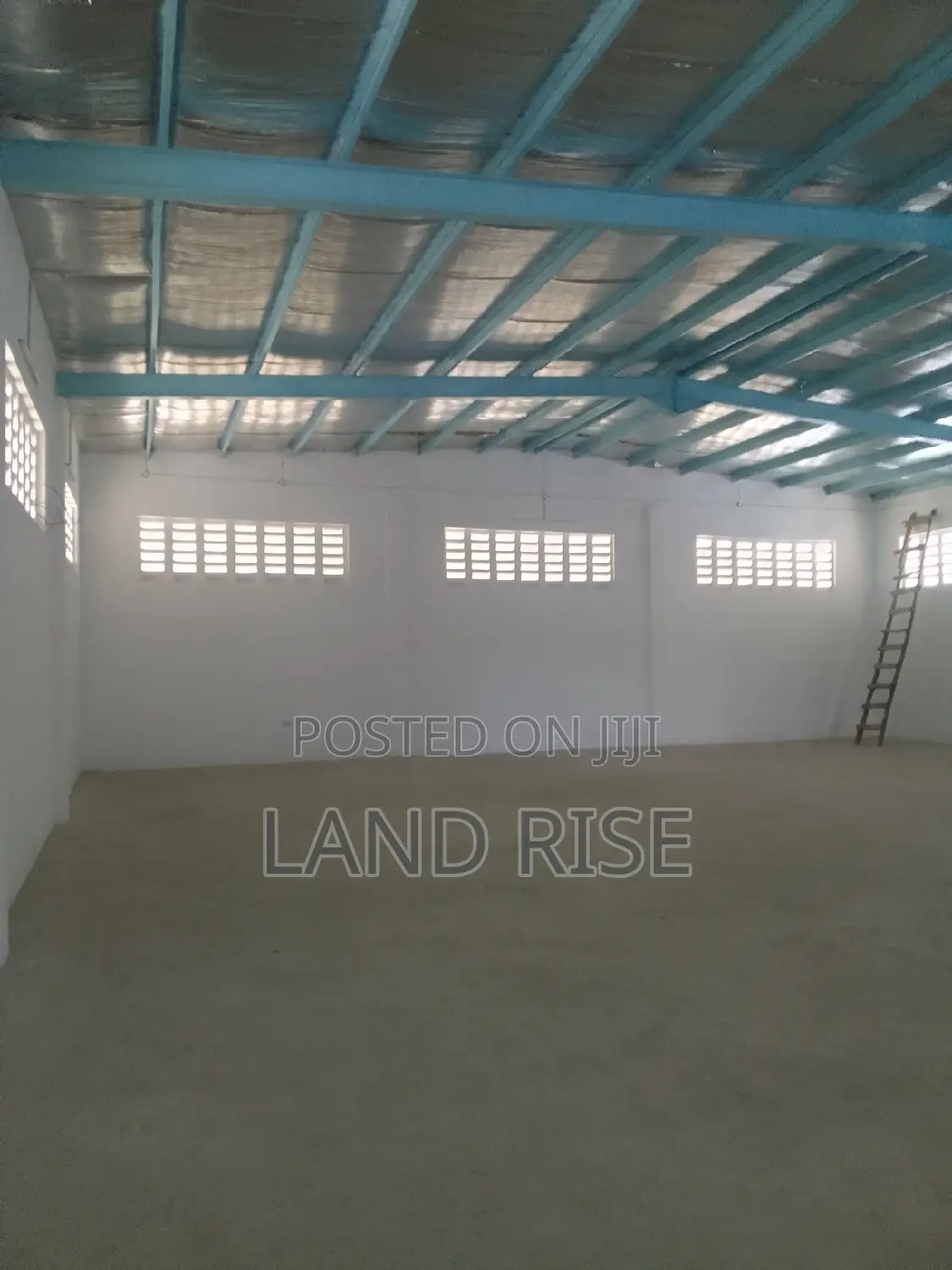 300 SQM Warehouse in Tazara in Vingunguti