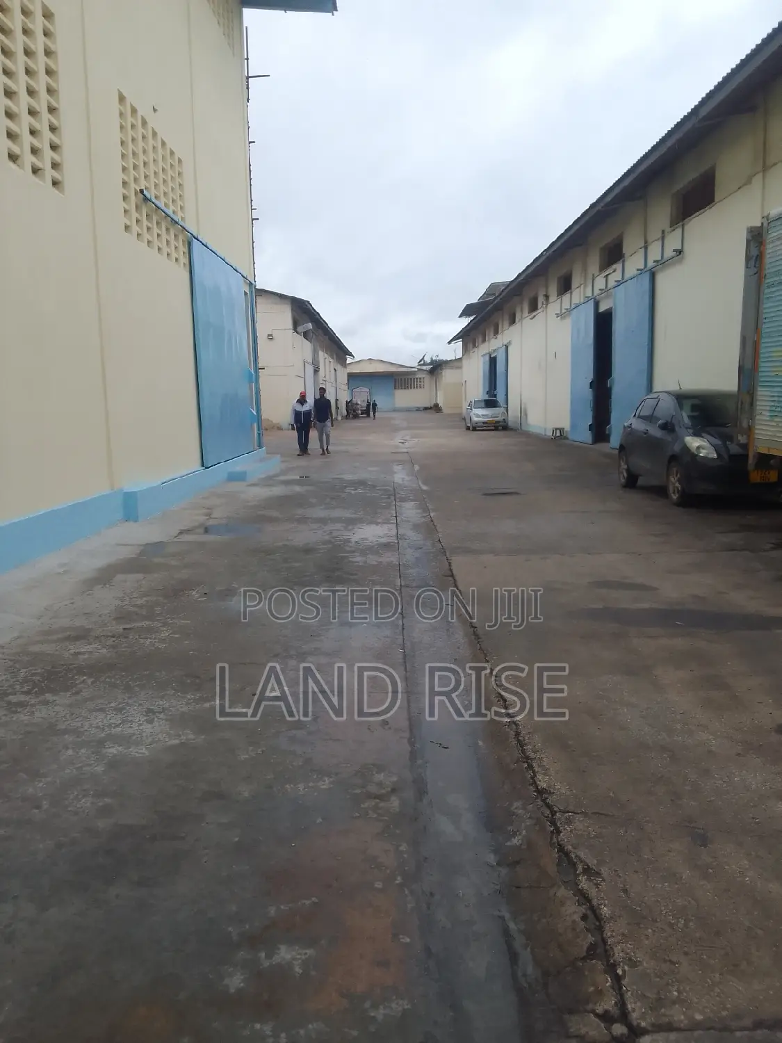 300 SQM Warehouse in Tazara in Vingunguti