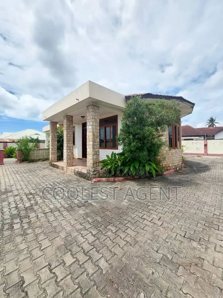 3bdrm House in Tegeta, Kinondoni for sale in Kinondoni