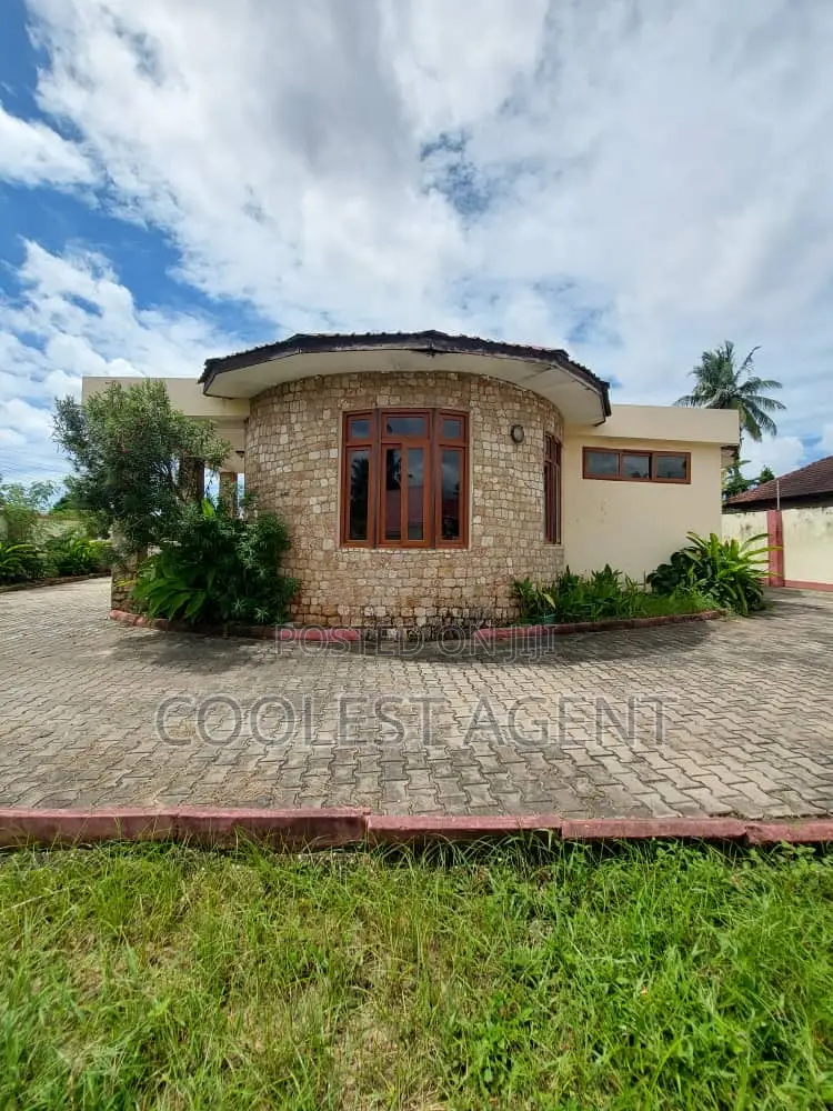 3bdrm House in Tegeta, Kinondoni for sale in Kinondoni