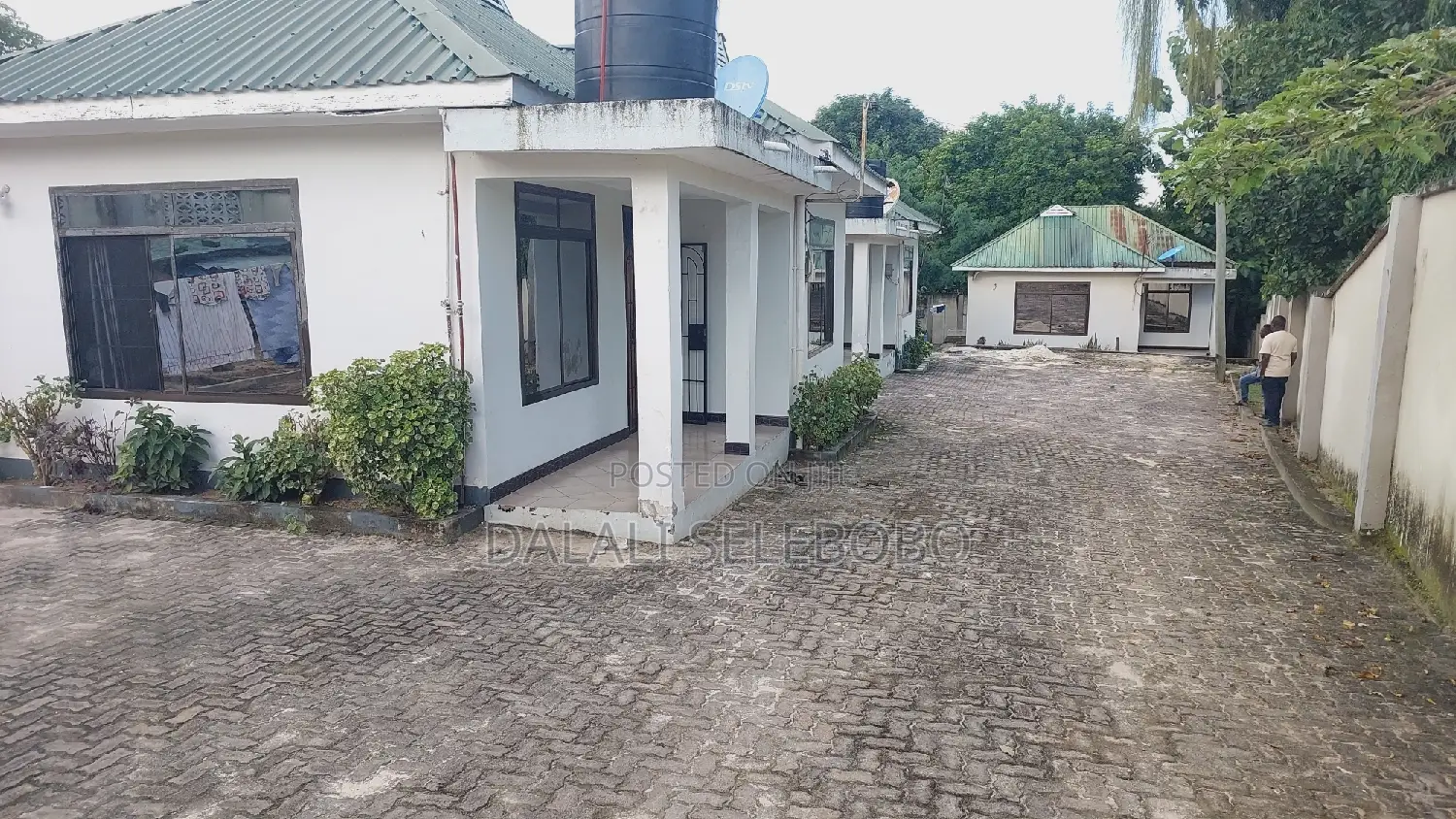 8bdrm Bungalow in Changanyikeni Udsm, Kinondoni for sale in Kinondoni