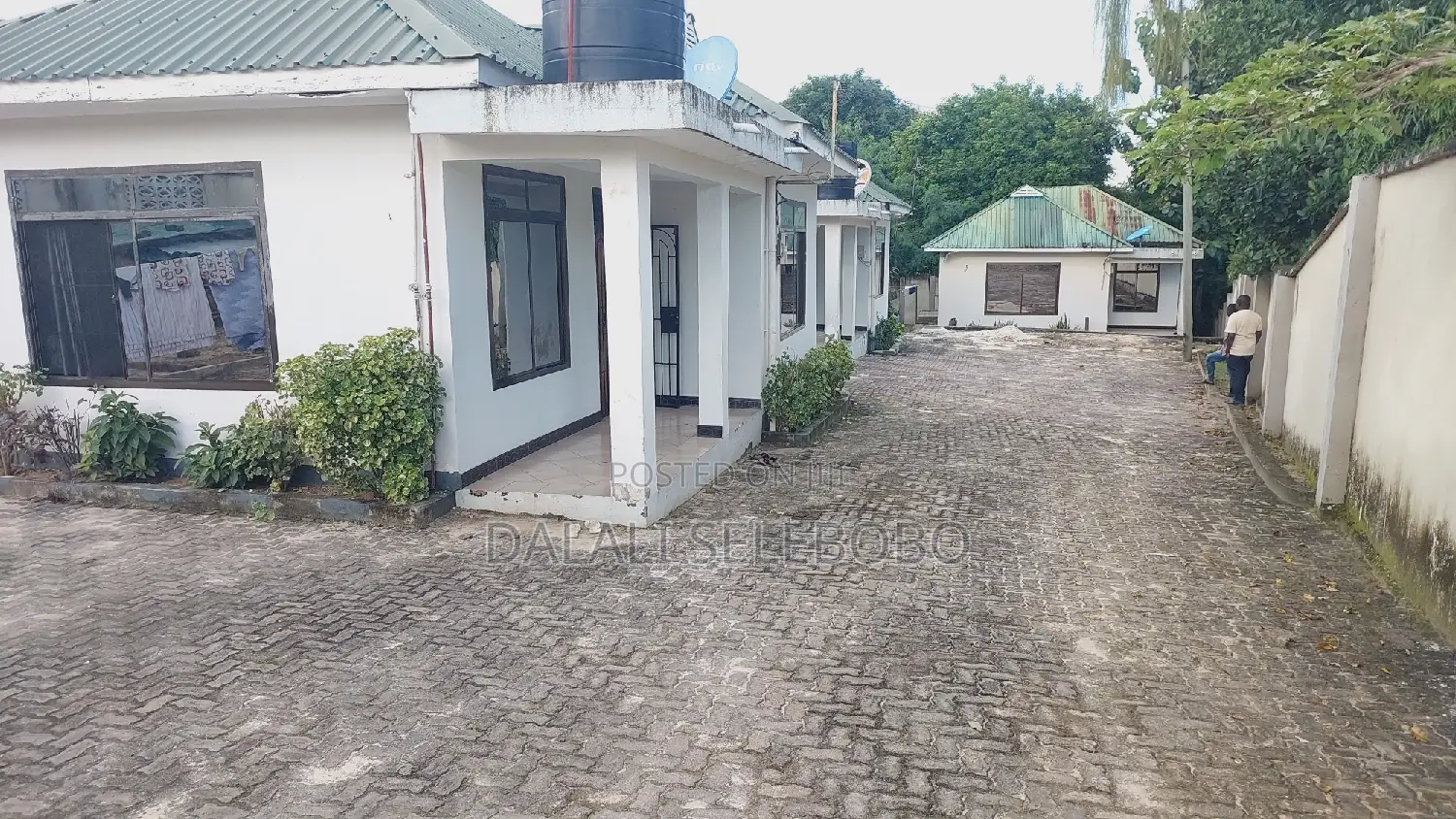 8bdrm Bungalow in Changanyikeni Udsm, Kinondoni for sale in Kinondoni