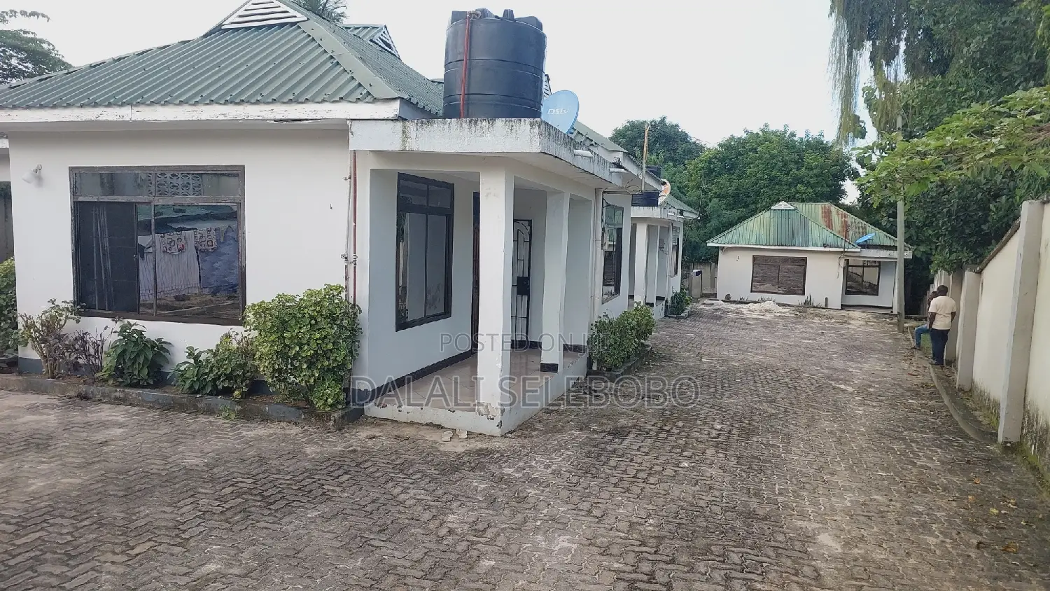 8bdrm Bungalow in Changanyikeni Udsm, Kinondoni for sale in Kinondoni