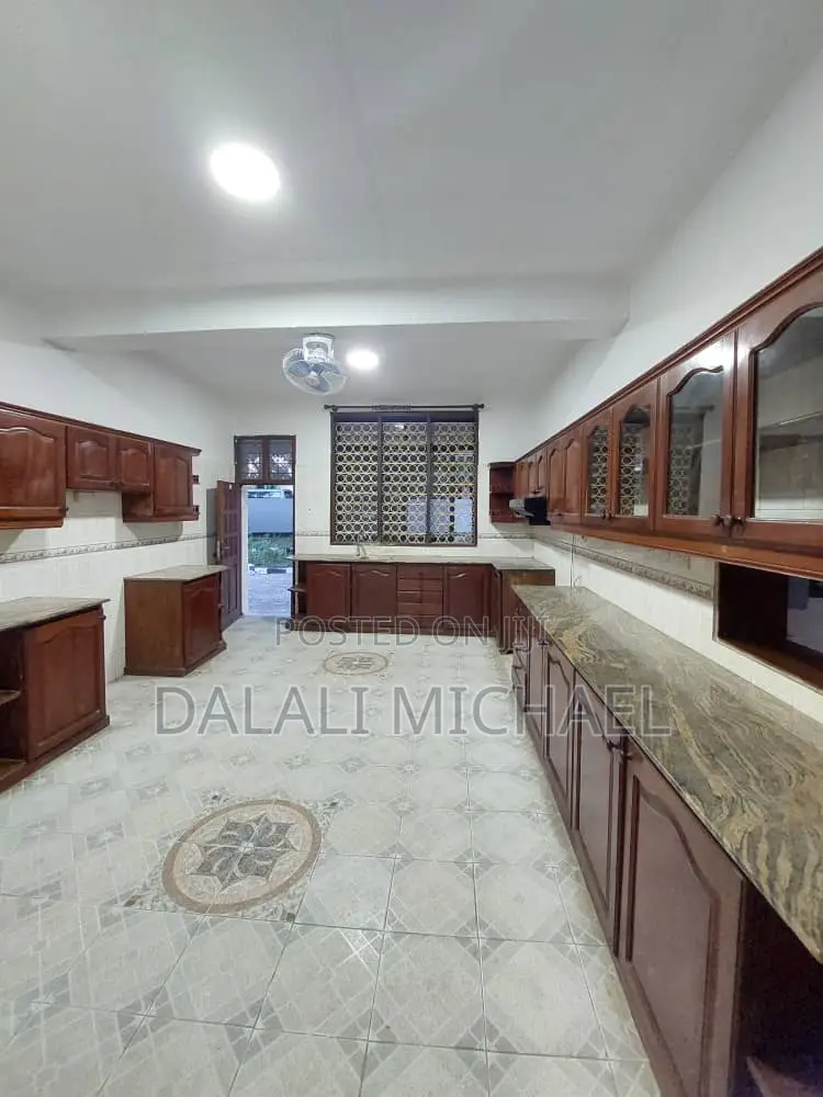8bdrm Bungalow in Mikocheni for rent in Mikocheni