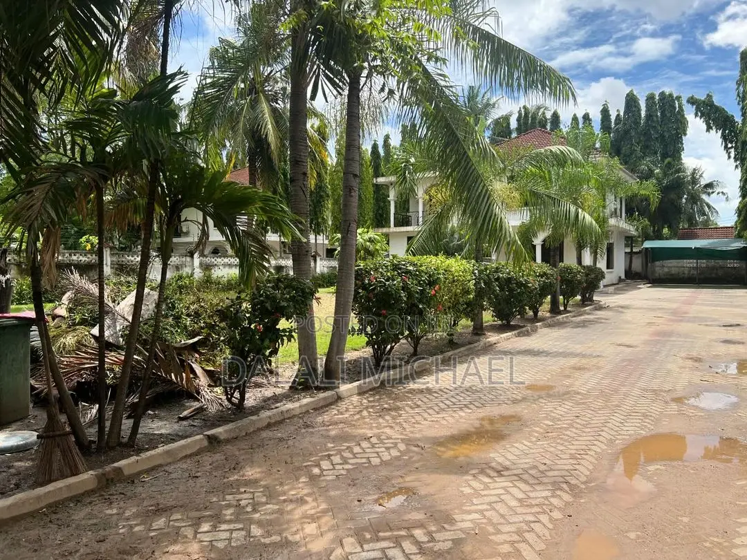 4bdrm Bungalow in Kawe Beach for rent in Kawe