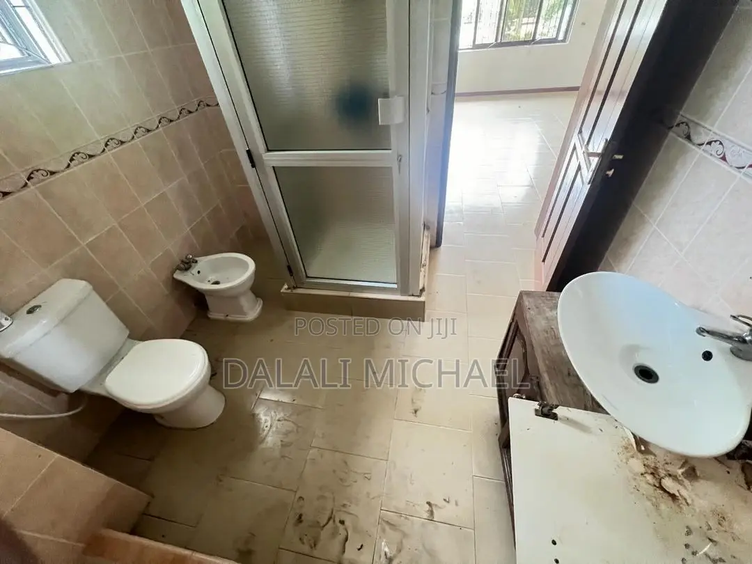 4bdrm Bungalow in Kawe Beach for rent in Kawe