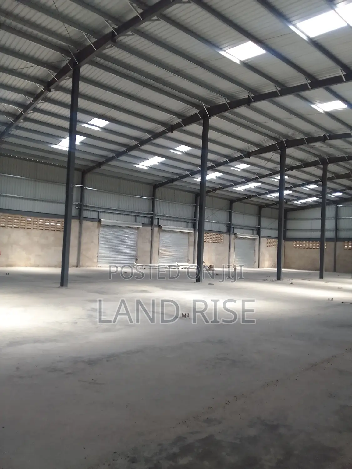 Warehouse in Tegeta SQM 2400 in Kinondoni