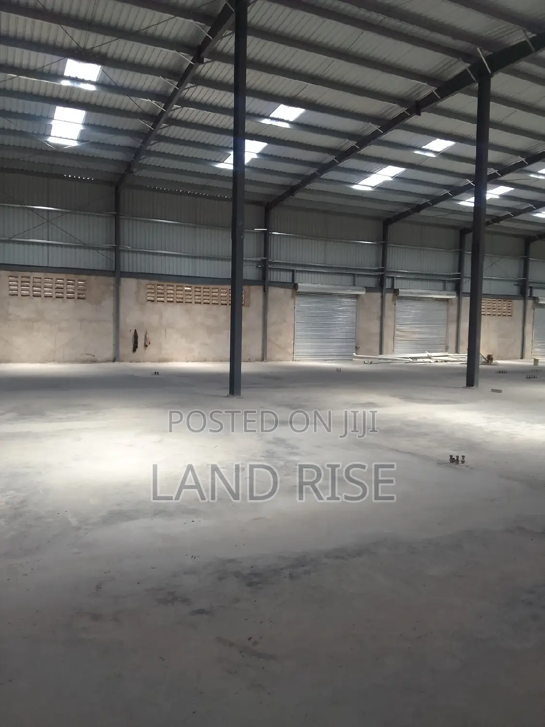 Warehouse in Tegeta SQM 2400 in Kinondoni