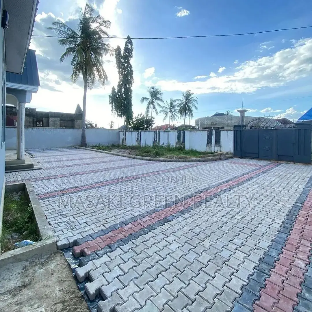 4bdrm House in Mbweni Malindi, Kinondoni for sale in Kinondoni