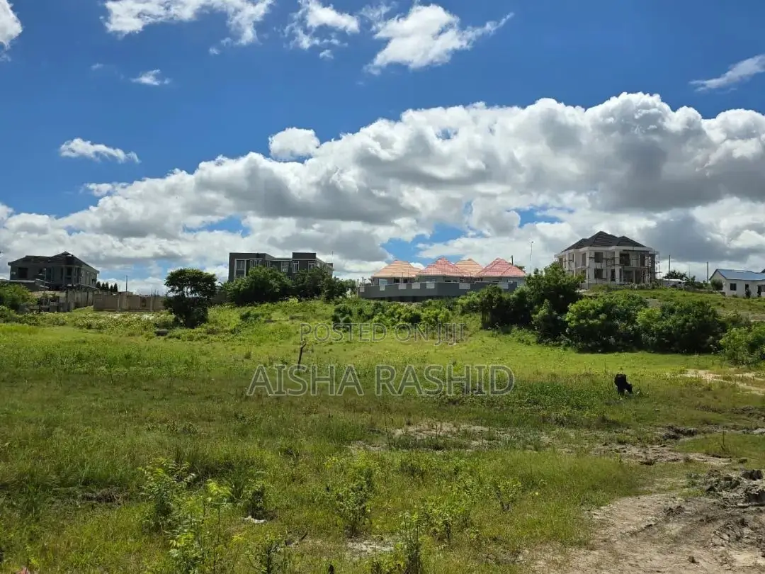 Kiwanja Kizur Kwa Ajili Ya Makazi in Kinondoni