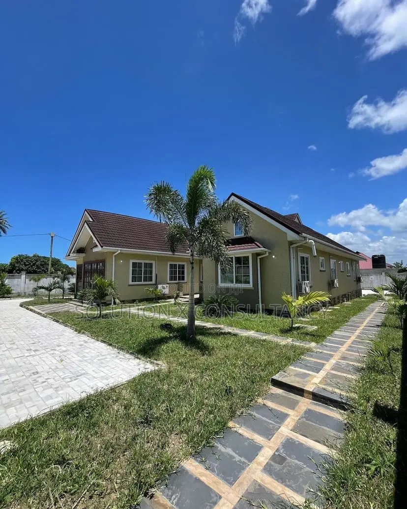 5bdrm House in Bunju for sale in Bunju