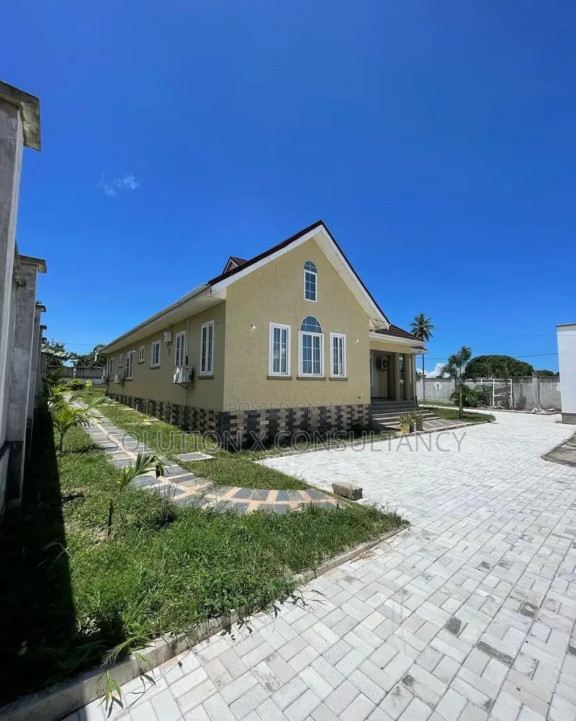 5bdrm House in Bunju for sale in Bunju