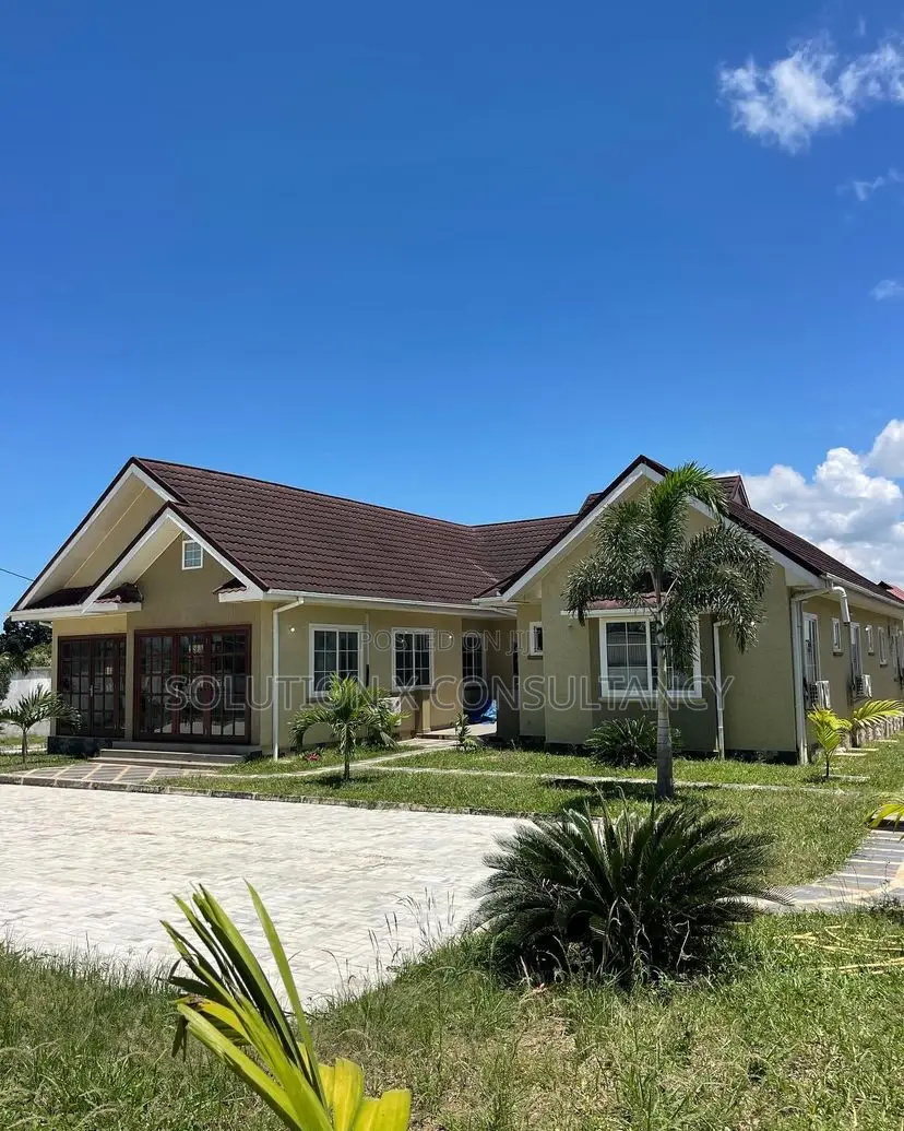 5bdrm House in Bunju for sale in Bunju