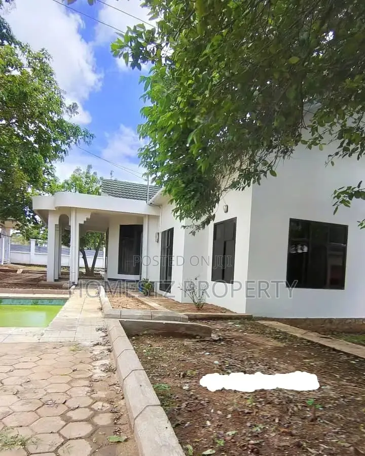 3bdrm House in Mbezi Beach Africana, Kinondoni for sale in Kinondoni