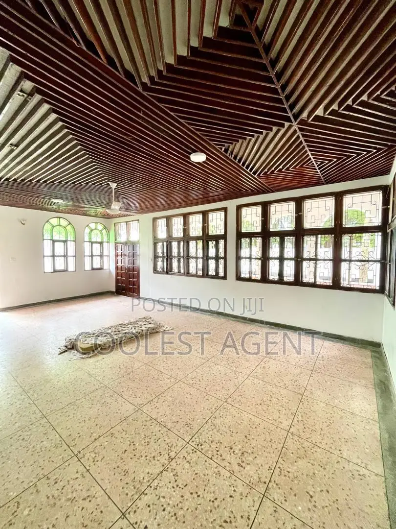 8bdrm Bungalow in Masaki, Kinondoni for rent in Kinondoni