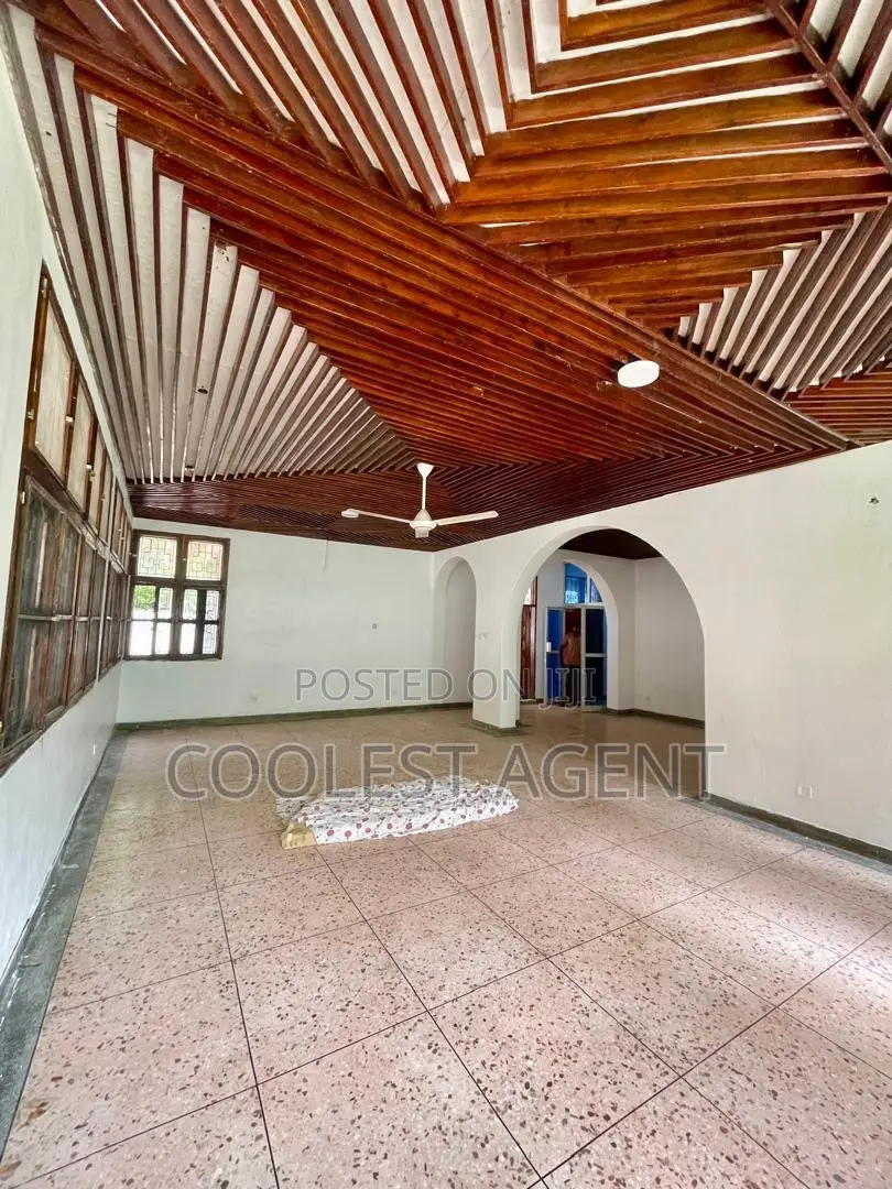 8bdrm Bungalow in Masaki, Kinondoni for rent in Kinondoni
