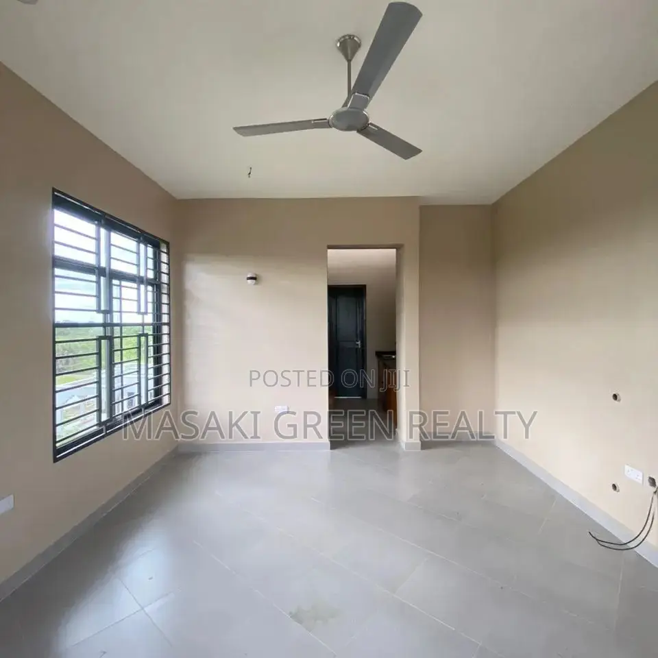 8bdrm Apartment in Mbweni, Kinondoni for sale in Kinondoni