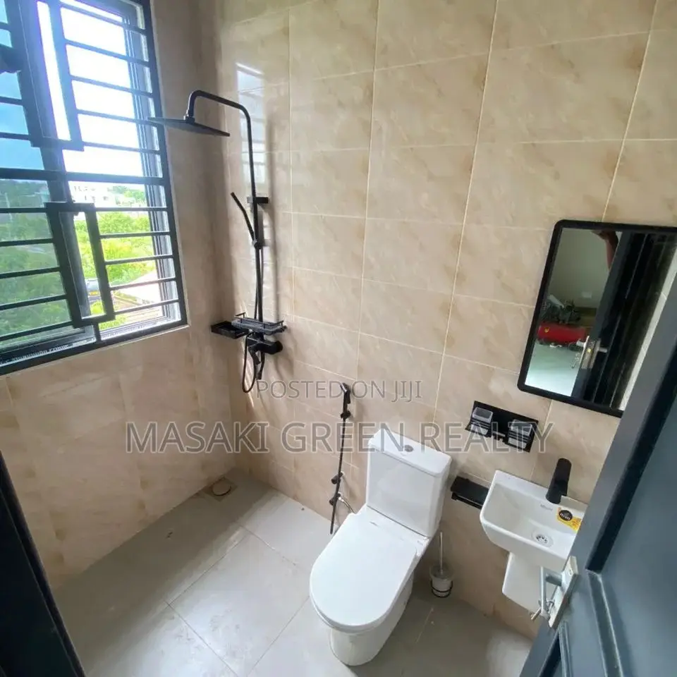 8bdrm Apartment in Mbweni, Kinondoni for sale in Kinondoni