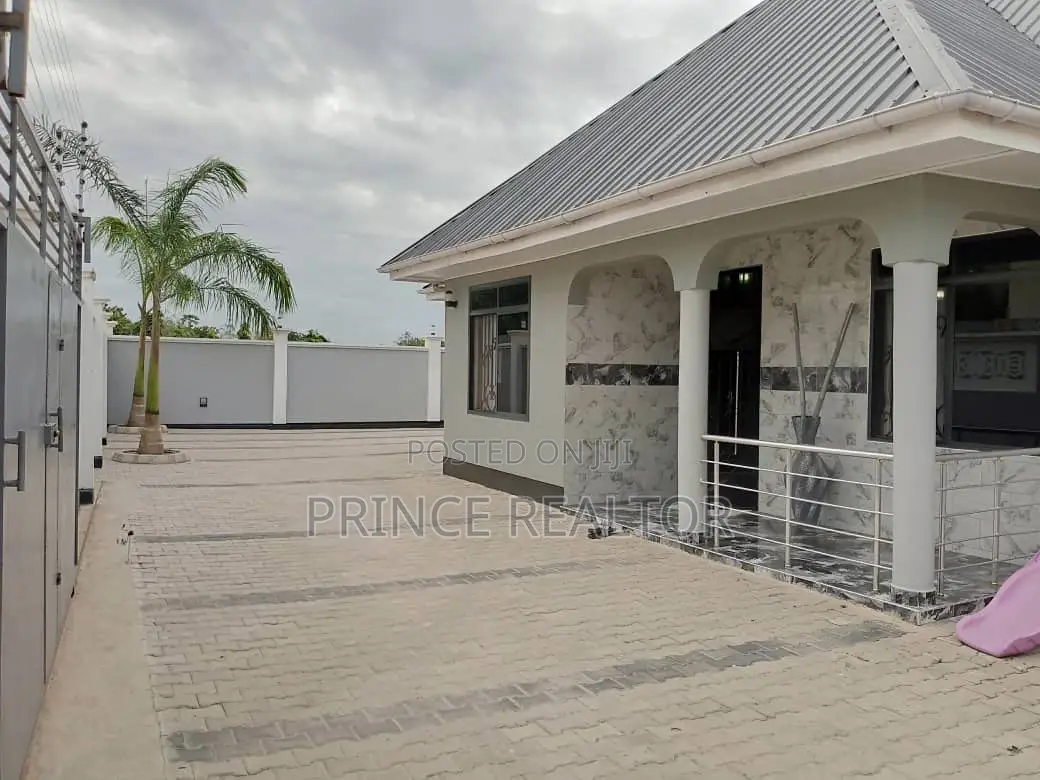 3bdrm House in Boko Basihaya, Kinondoni for sale in Kinondoni