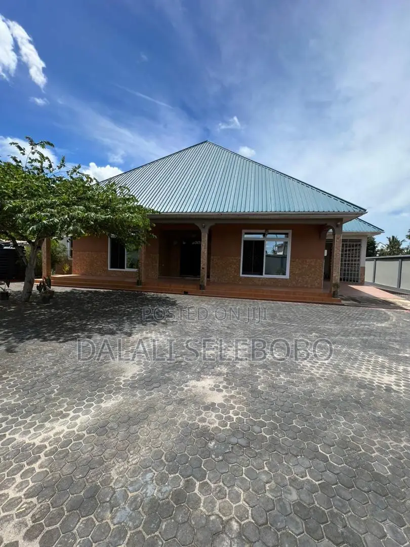 5bdrm Bungalow in Bunju Beach for sale in Bunju
