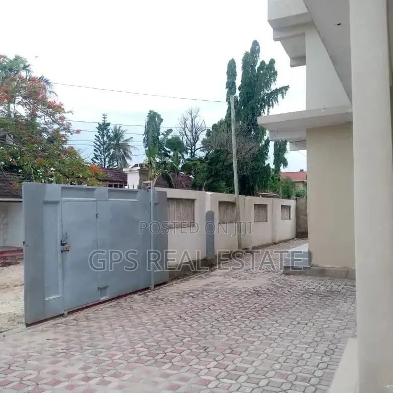 6bdrm Apartment in Ununio, Kinondoni for sale in Kinondoni