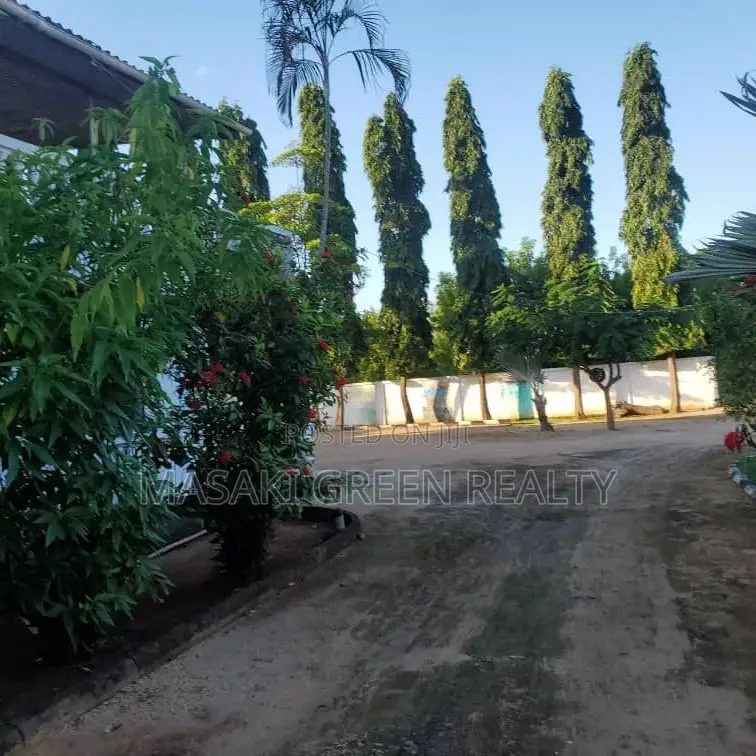 7bdrm House in Bahari Beach, Kinondoni for sale in Kinondoni