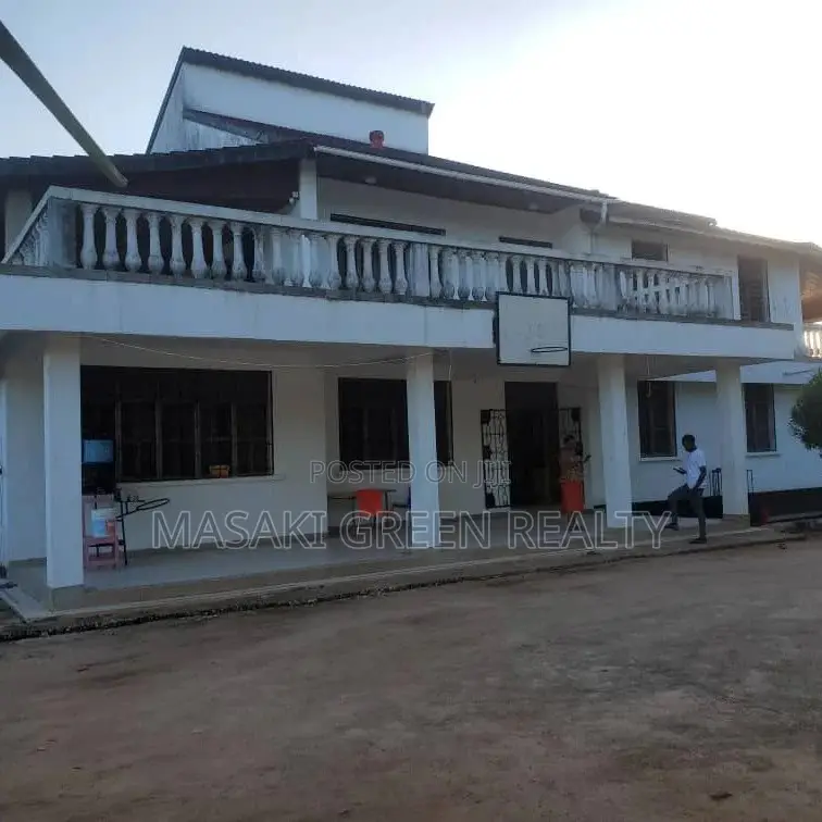 7bdrm House in Bahari Beach, Kinondoni for sale in Kinondoni