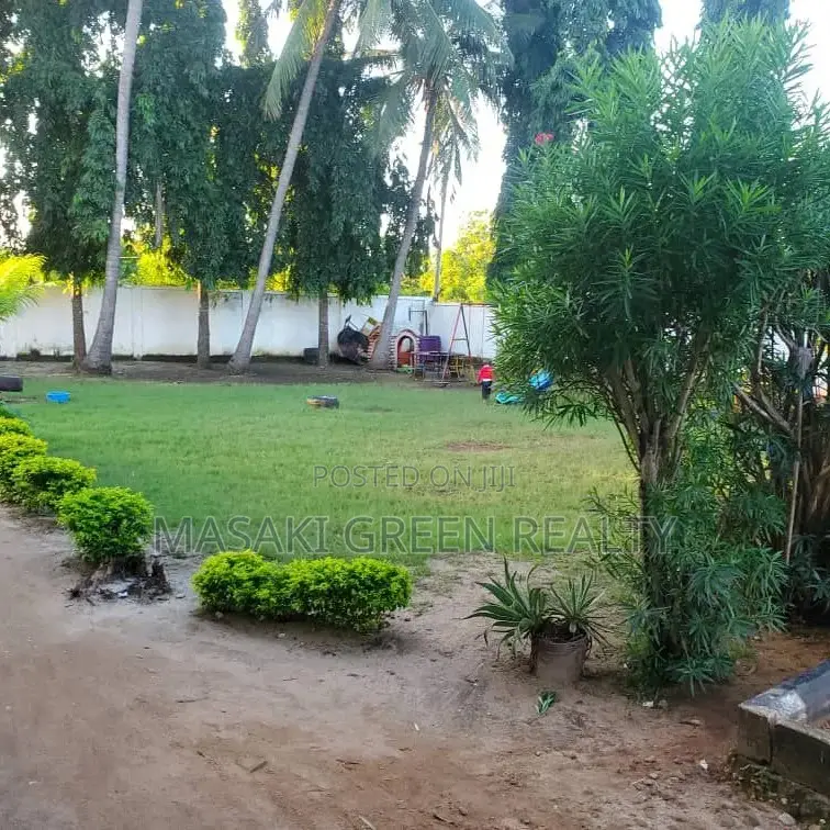 7bdrm House in Bahari Beach, Kinondoni for sale in Kinondoni