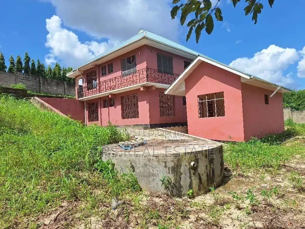 6bdrm House in Kinyerez Kibaga B, Kinondoni for sale in Kinondoni
