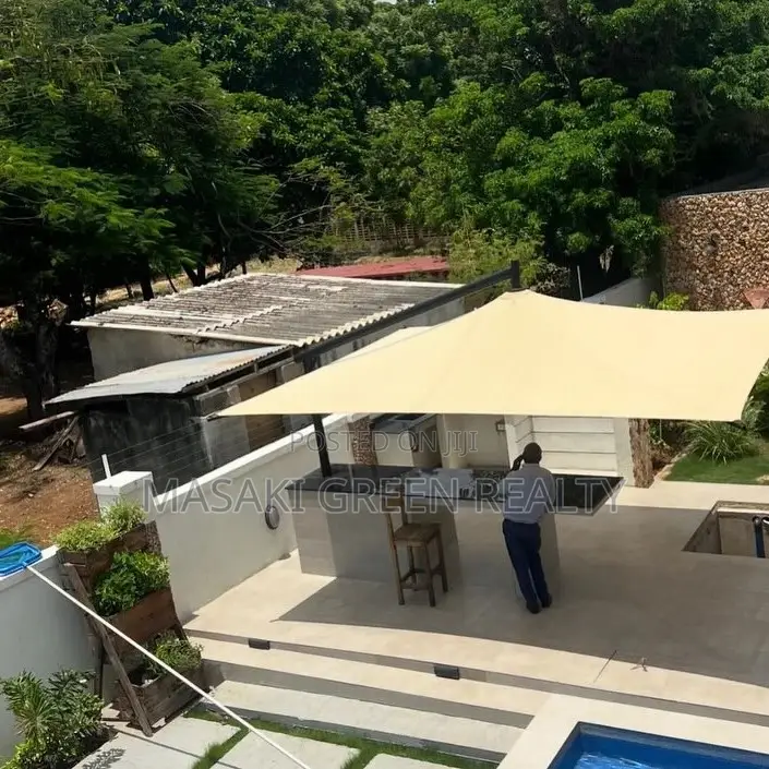 4bdrm Mansion in Bahari Beach, Kinondoni for sale in Kinondoni