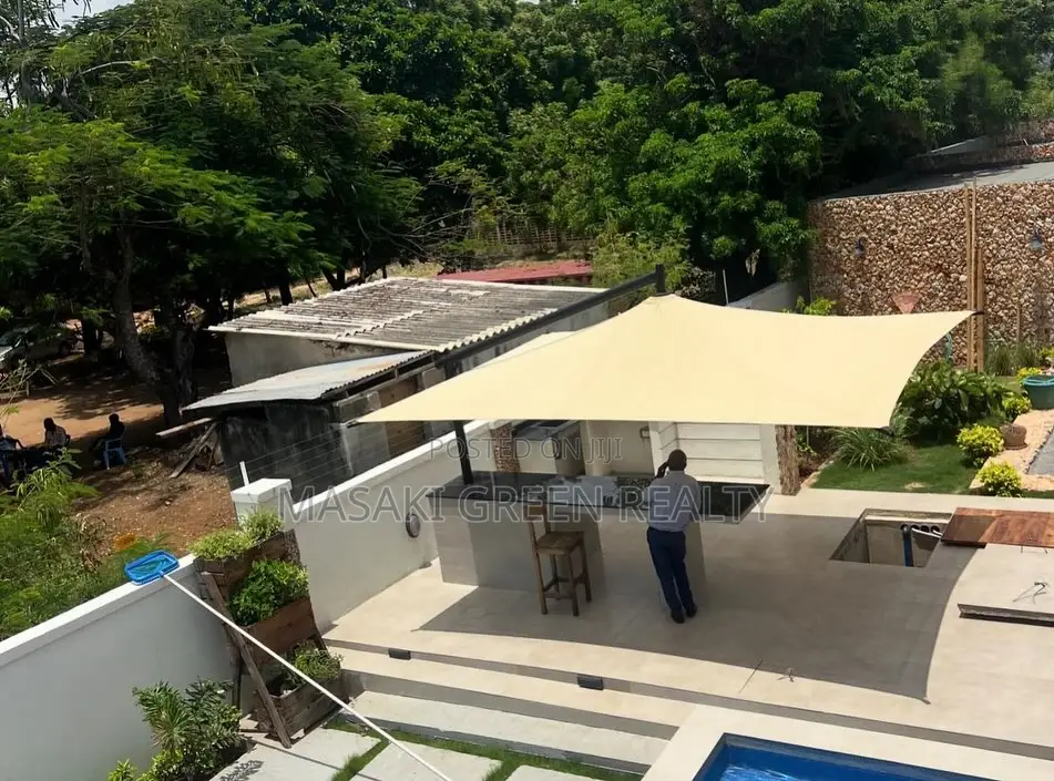 4bdrm Mansion in Bahari Beach, Kinondoni for sale in Kinondoni