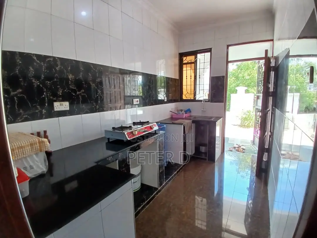5bdrm House in Mbezi for sale in Mbezi