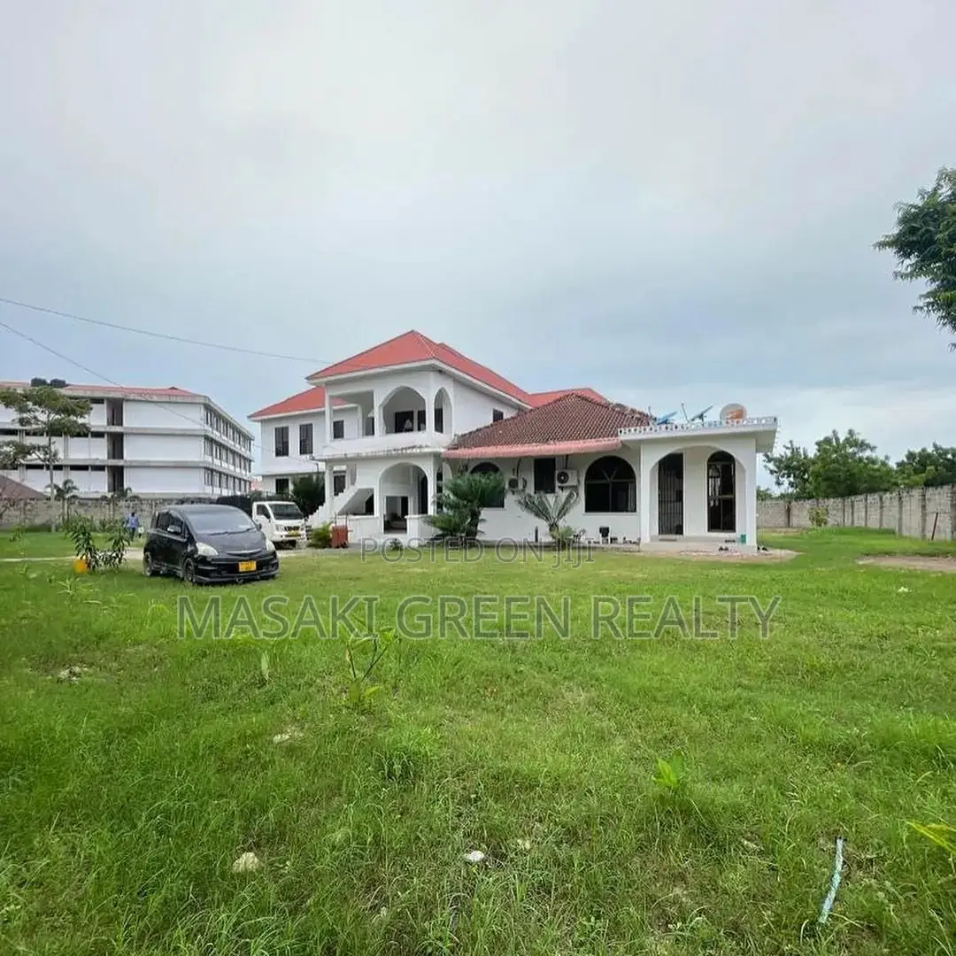8bdrm House in Bahari Beach, Kinondoni for sale in Kinondoni