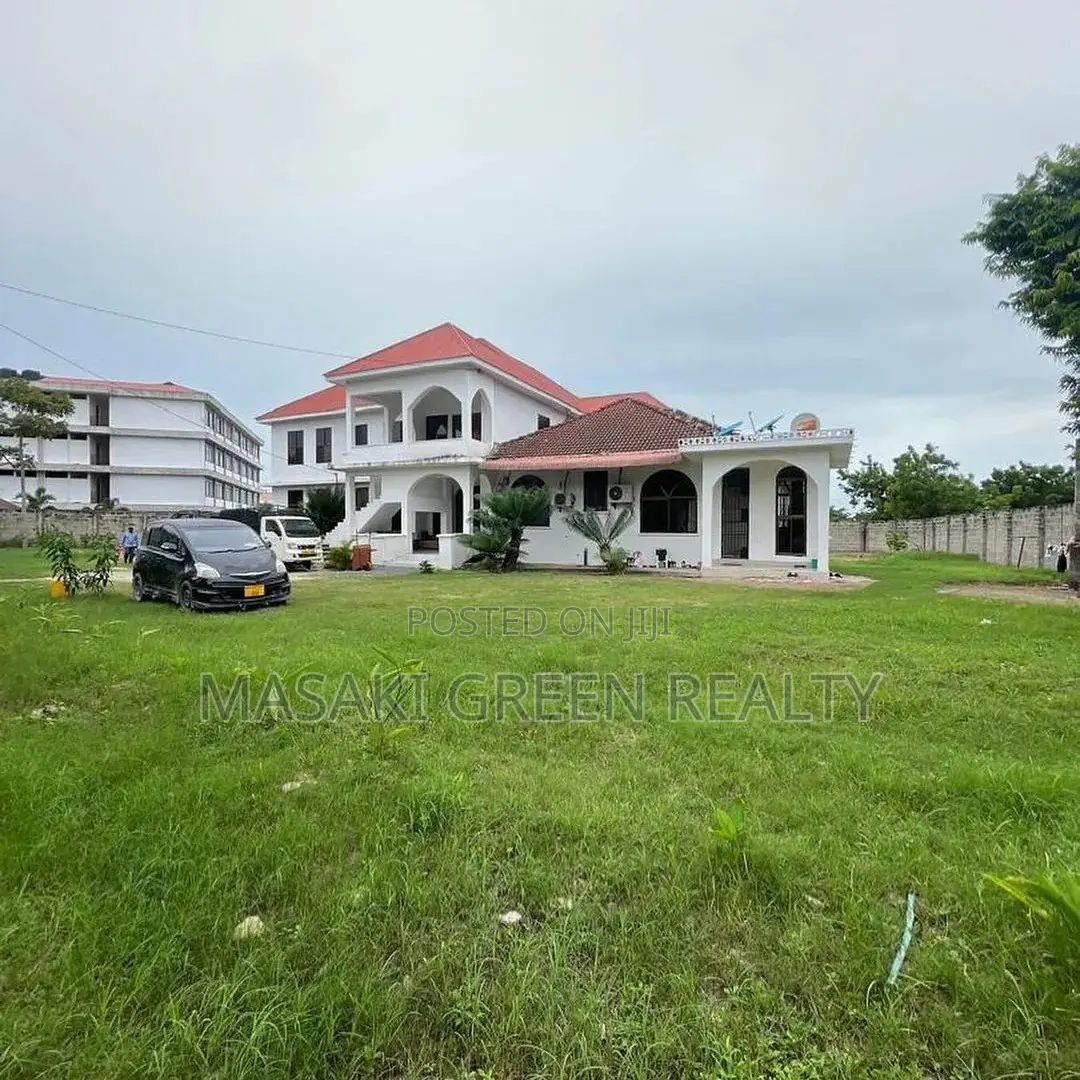8bdrm House in Bahari Beach, Kinondoni for sale in Kinondoni