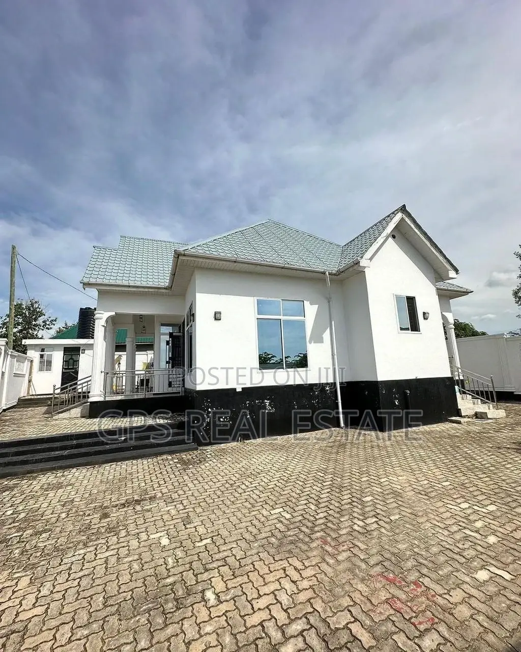 3bdrm Apartment in Temeke Wailes for sale in Temeke