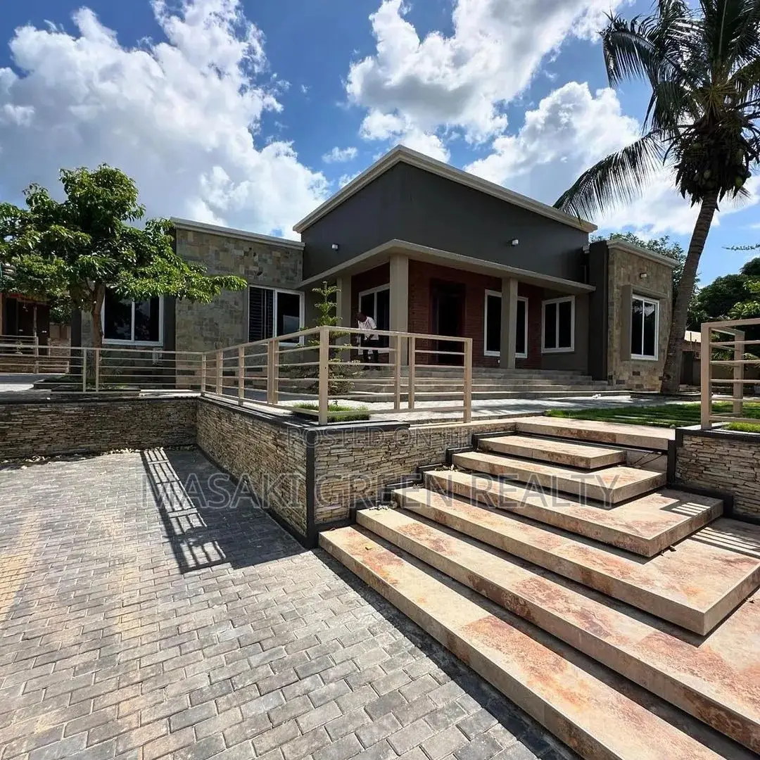 3bdrm Mansion in Madale Estate, Kinondoni for sale in Kinondoni