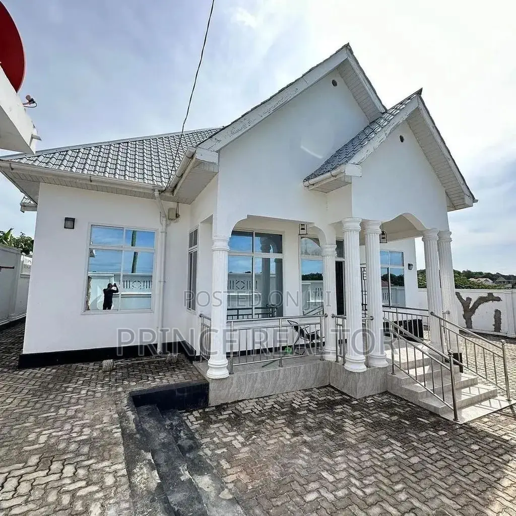4bdrm House in Madale Mivumoni, Kinondoni for sale in Kinondoni