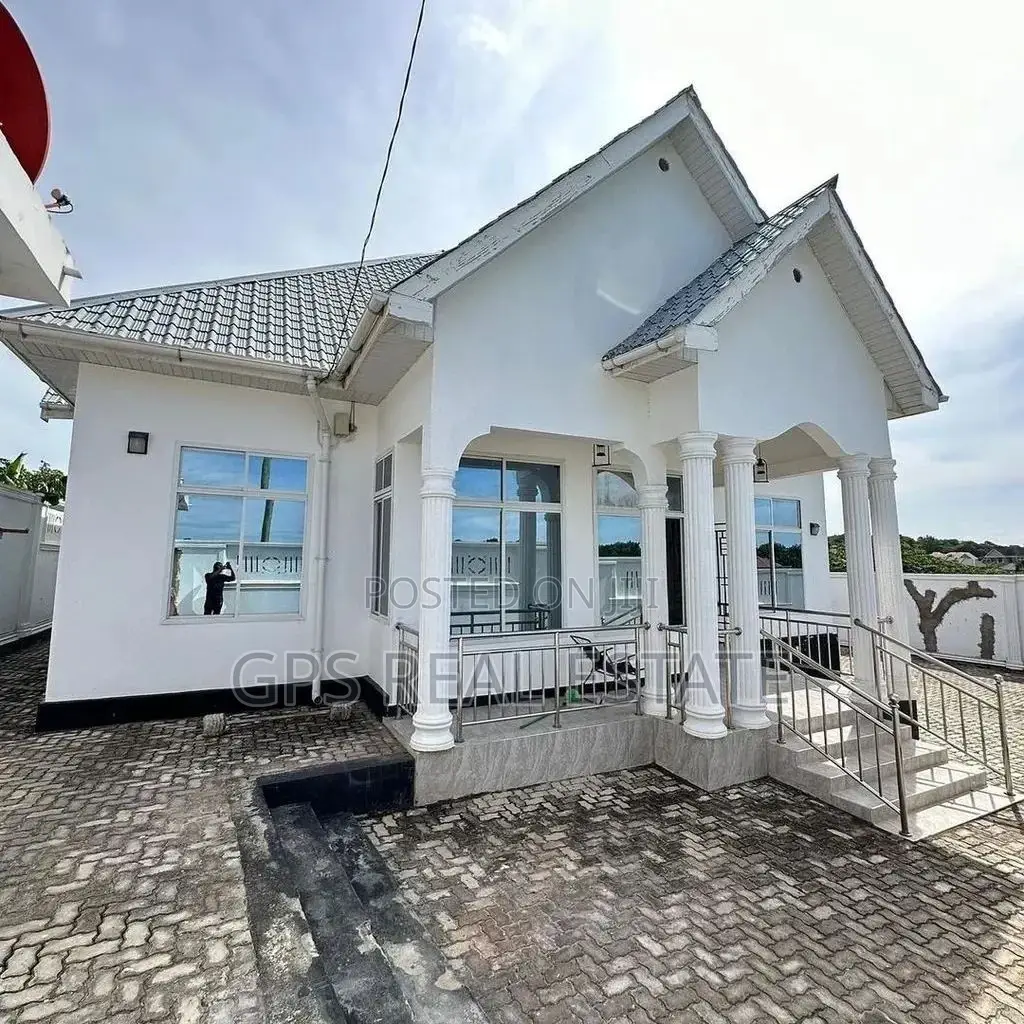 4bdrm House in Madale Mivumoni, Kinondoni for sale in Kinondoni