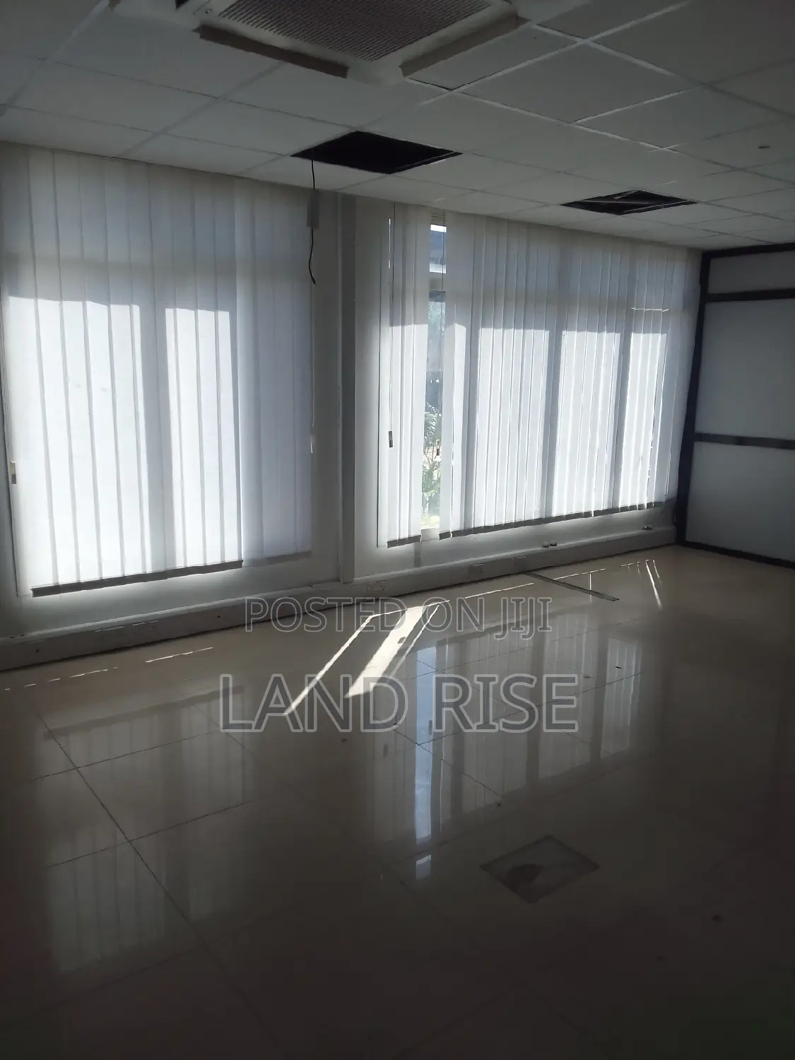 75 SQM Office Oysterbay in Oyster Bay