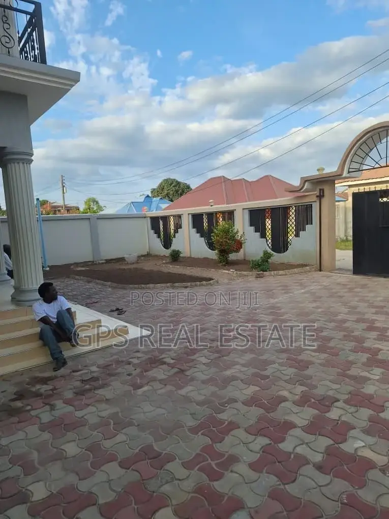 5bdrm House in Tegeta Namanga, Kinondoni for sale in Kinondoni