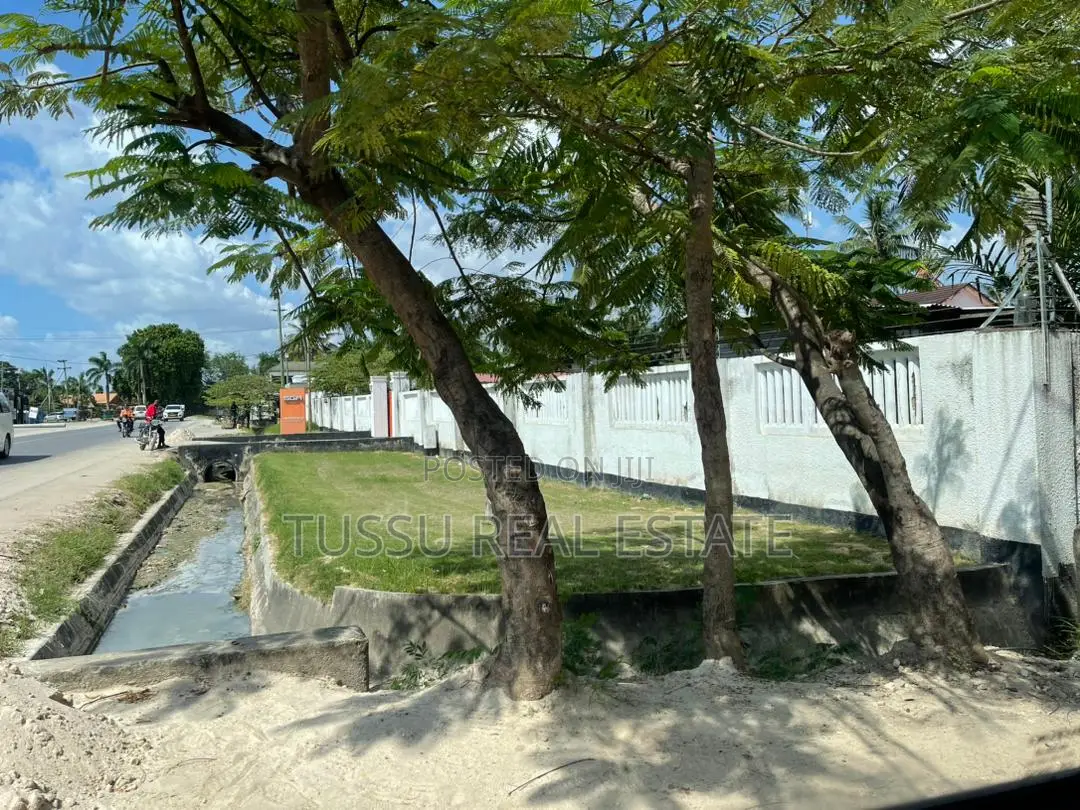 Commercial Plot/House for Sale at Mbezi Beach in Mbezi Beach