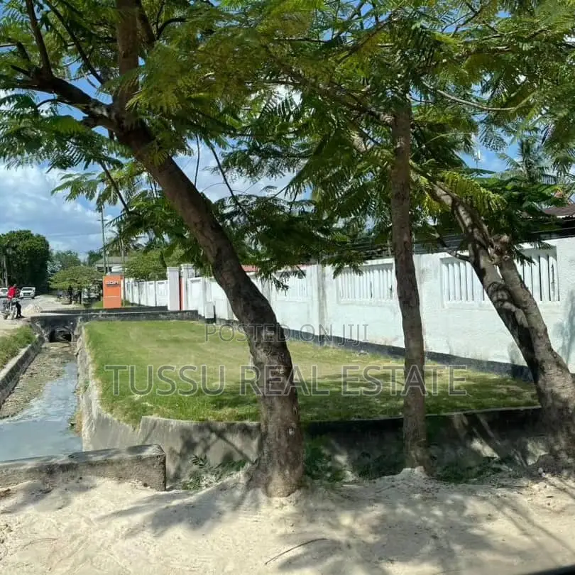 Commercial Plot/House for Sale at Mbezi Beach in Mbezi Beach