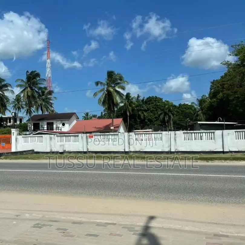 Commercial Plot/House for Sale at Mbezi Beach in Mbezi Beach