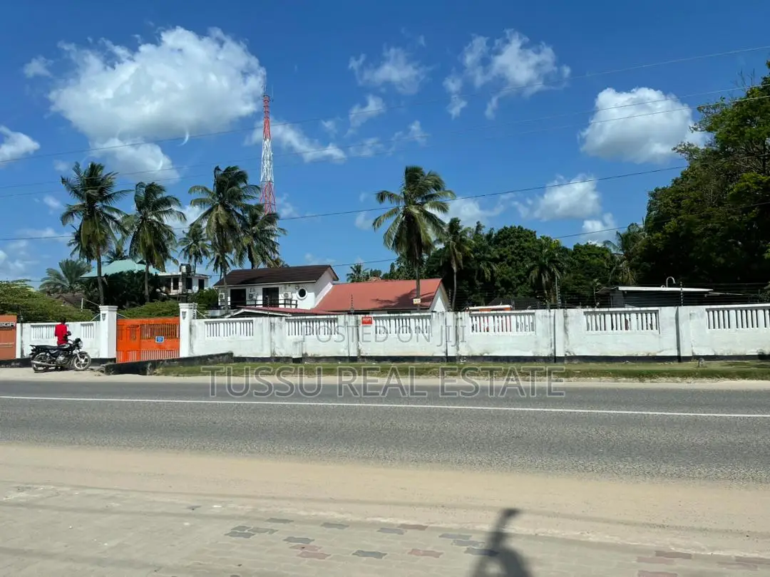 Commercial Plot/House for Sale at Mbezi Beach in Mbezi Beach